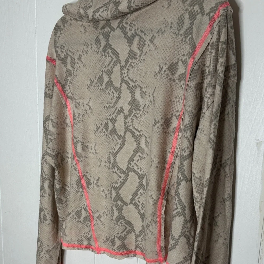 Vintage Havana Snake Print Hoodie - Gray and Pink